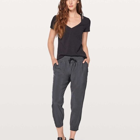 Lululemon | Namaskar Crop Size 2 - Picture 2 of 10